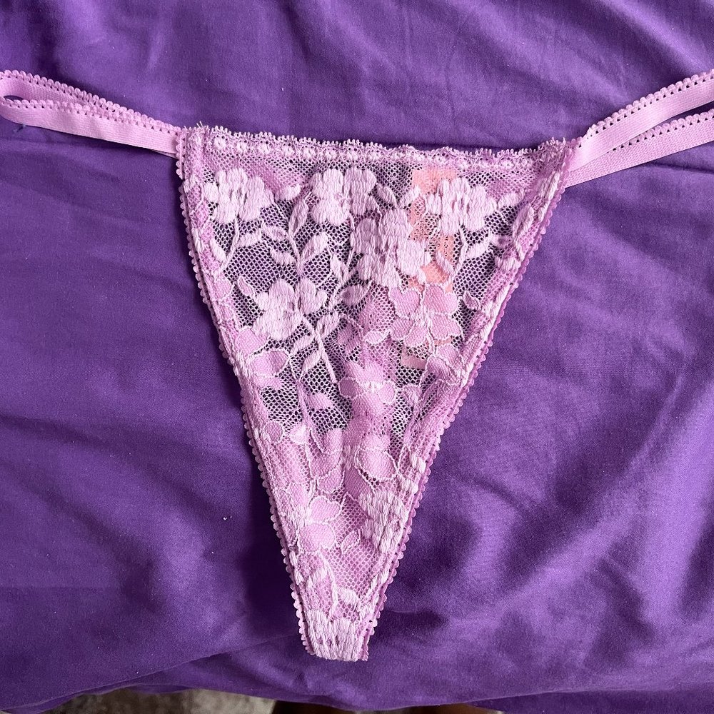 Victoria's Secret: Brand new with tags, V-String Panty, Color: Purple, Size: Med
